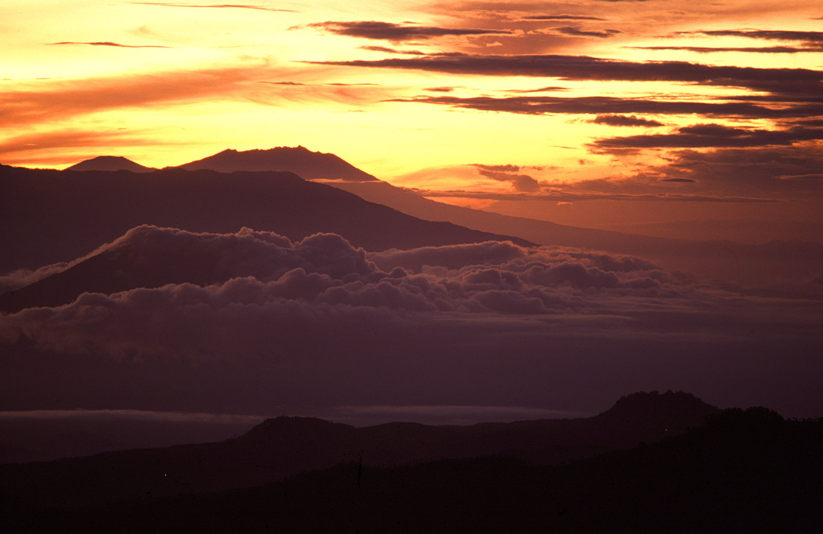 Sonnenaufgang am Vulkan